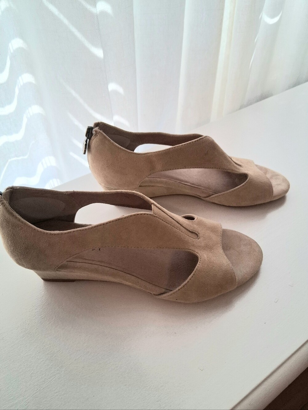 Bettye Muller Concept Shaye Peep Toe Wedges 6.5